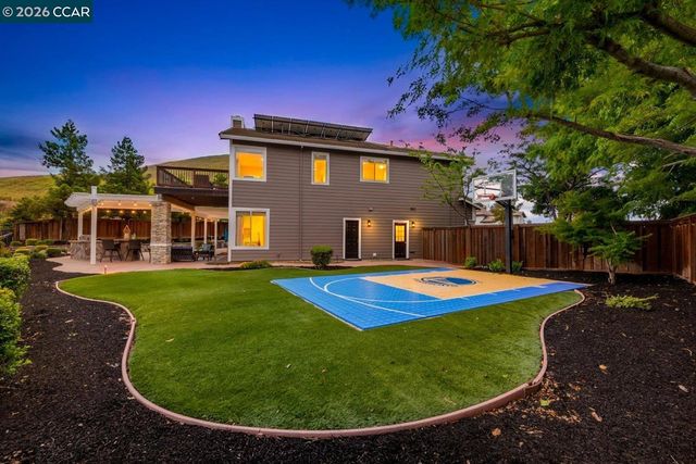 9013 Elk Dr, Clayton, CA 94517