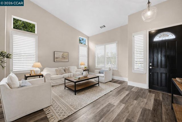 9013 Elk Dr, Clayton, CA 94517