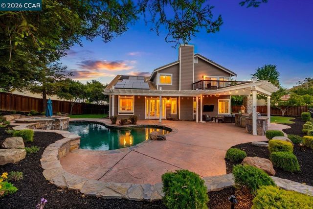 9013 Elk Dr, Clayton, CA 94517