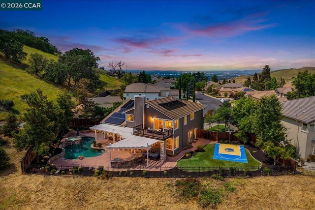 9013 Elk Dr, Clayton, CA 94517