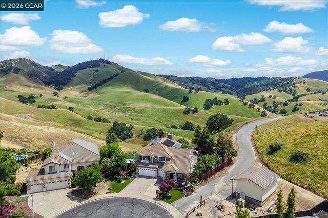 9013 Elk Dr, Clayton, CA 94517