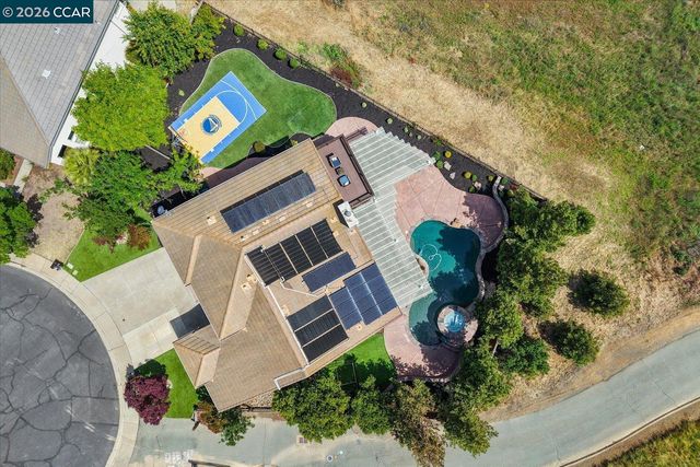 9013 Elk Dr, Clayton, CA 94517