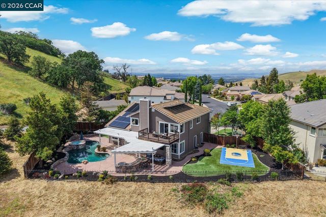 9013 Elk Dr, Clayton, CA 94517