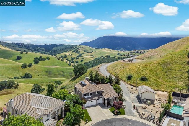 9013 Elk Dr, Clayton, CA 94517