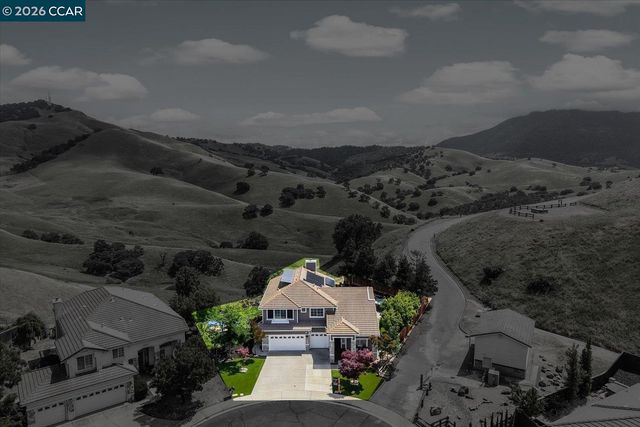 9013 Elk Dr, Clayton, CA 94517