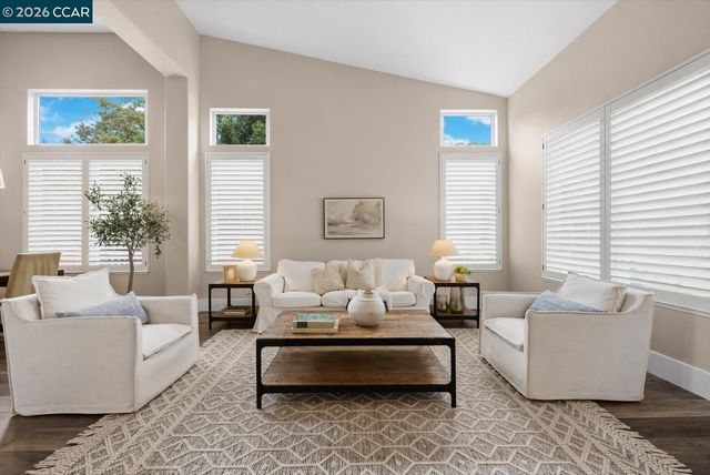 9013 Elk Dr, Clayton, CA 94517