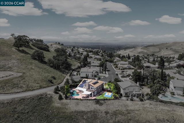 9013 Elk Dr, Clayton, CA 94517
