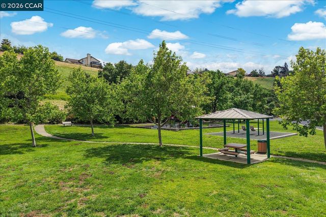 9013 Elk Dr, Clayton, CA 94517