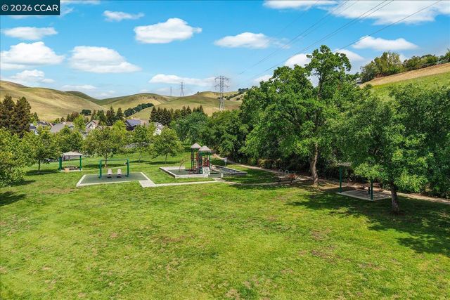 9013 Elk Dr, Clayton, CA 94517