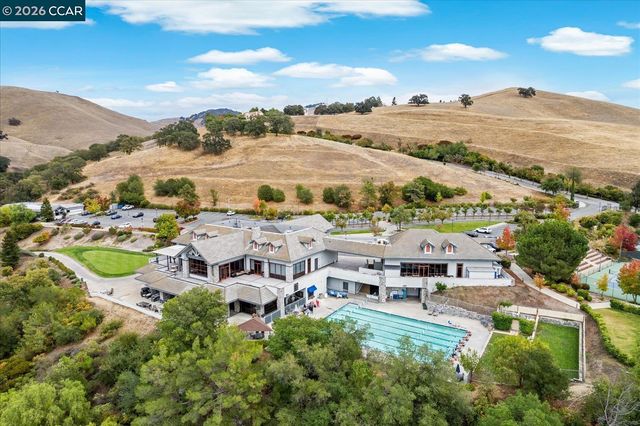 9013 Elk Dr, Clayton, CA 94517