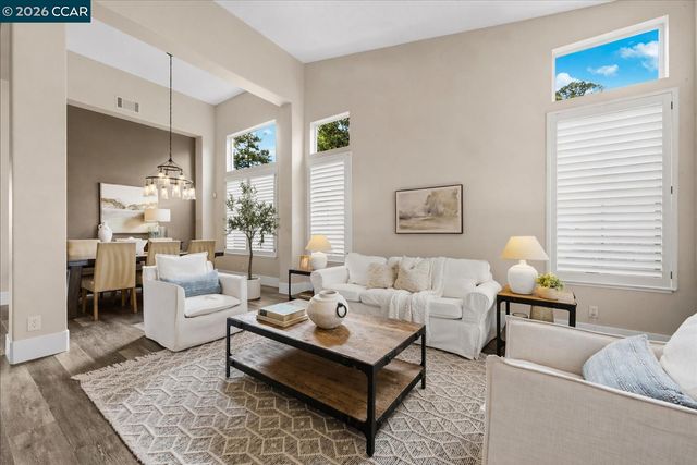 9013 Elk Dr, Clayton, CA 94517
