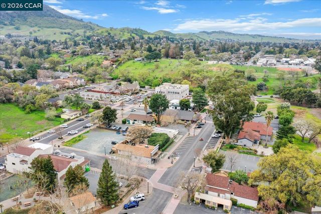 9013 Elk Dr, Clayton, CA 94517