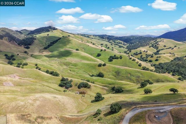 9013 Elk Dr, Clayton, CA 94517