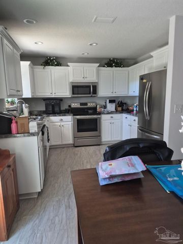 5538 Holley St, Milton, FL 32583