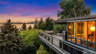 733 Fieldston Road, Bellingham, WA 98225