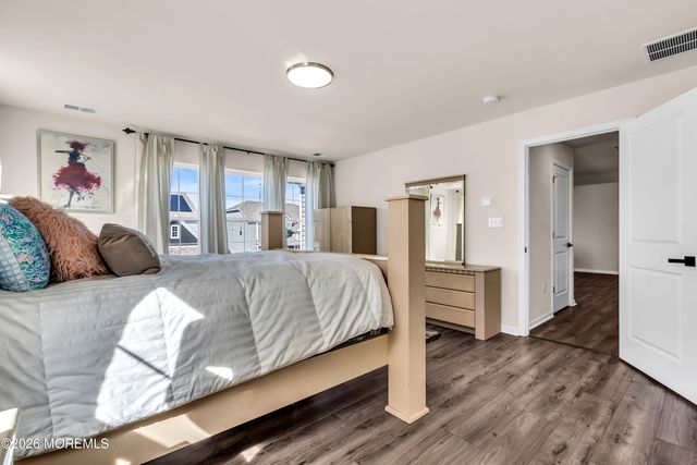 59 Holloway Avenue, Manahawkin, NJ 08050