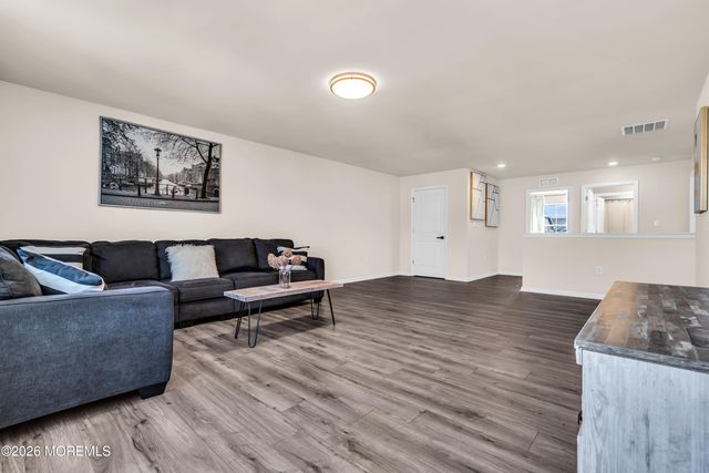 59 Holloway Avenue, Manahawkin, NJ 08050