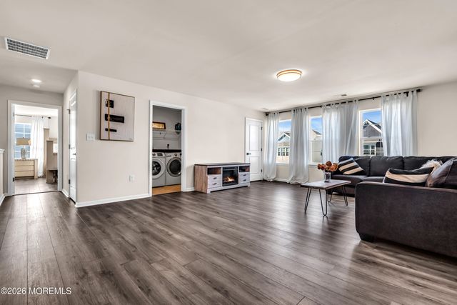 59 Holloway Avenue, Manahawkin, NJ 08050