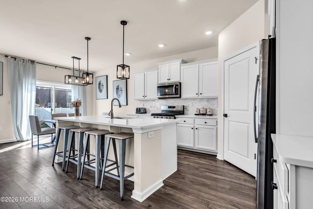 59 Holloway Avenue, Manahawkin, NJ 08050