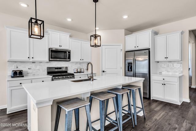 59 Holloway Avenue, Manahawkin, NJ 08050