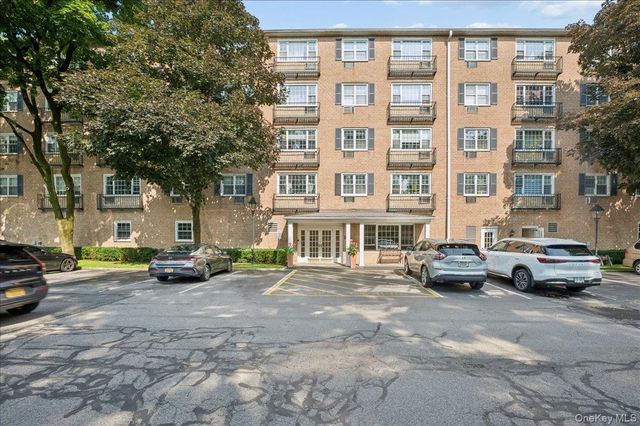 2 Consulate Drive 1O, Tuckahoe, NY 10707
