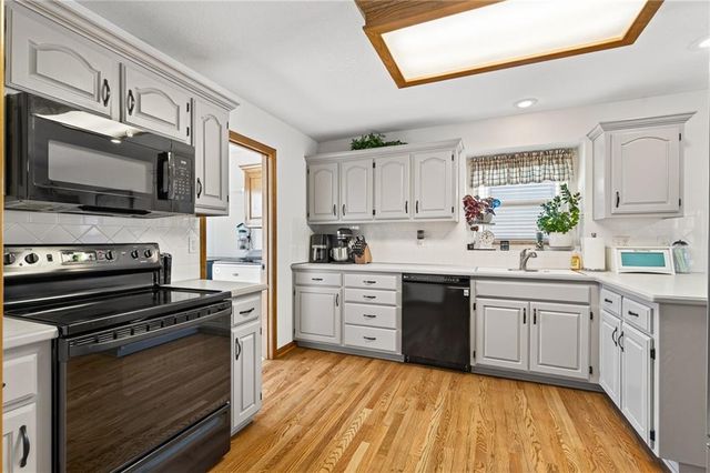 618 SW Gateway Drive, Grain Valley, MO 64029