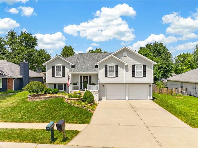 618 SW Gateway Drive, Grain Valley, MO 64029