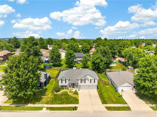 618 SW Gateway Drive, Grain Valley, MO 64029
