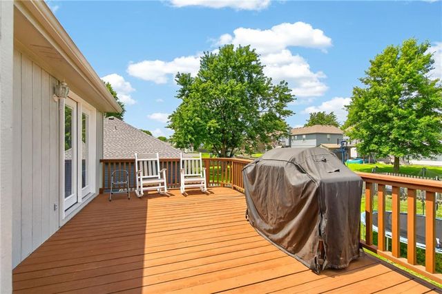618 SW Gateway Drive, Grain Valley, MO 64029