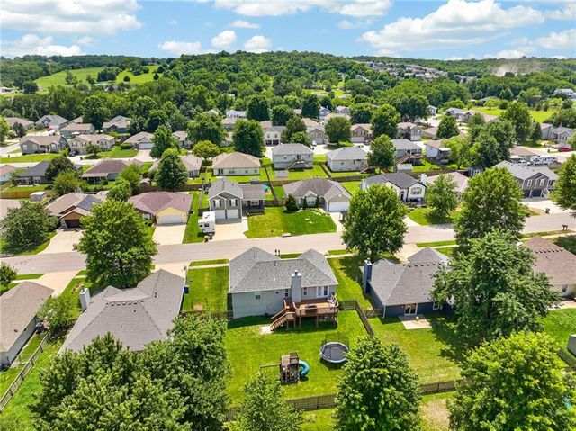 618 SW Gateway Drive, Grain Valley, MO 64029