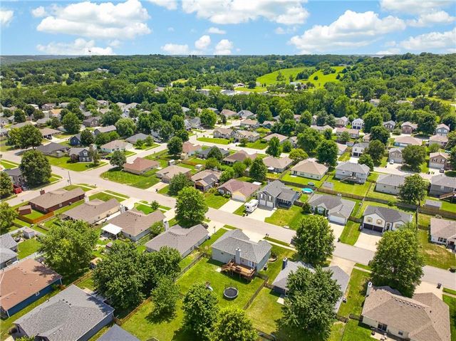 618 SW Gateway Drive, Grain Valley, MO 64029