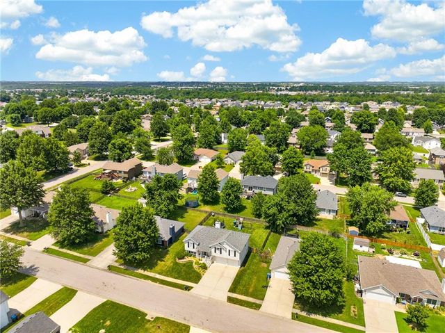618 SW Gateway Drive, Grain Valley, MO 64029
