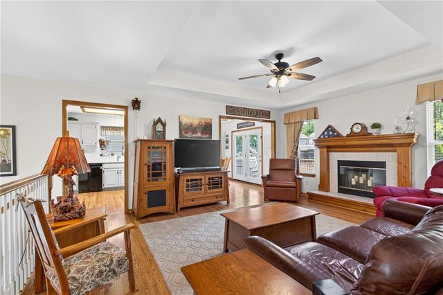 618 SW Gateway Drive, Grain Valley, MO 64029