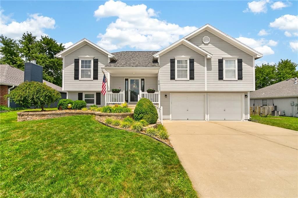 618 SW Gateway Drive, Grain Valley, MO 64029