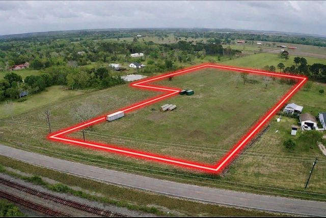 9715 County Road 171, Liverpool, TX 77577