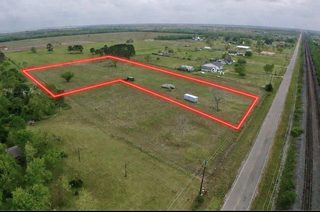 9715 County Road 171, Liverpool, TX 77577