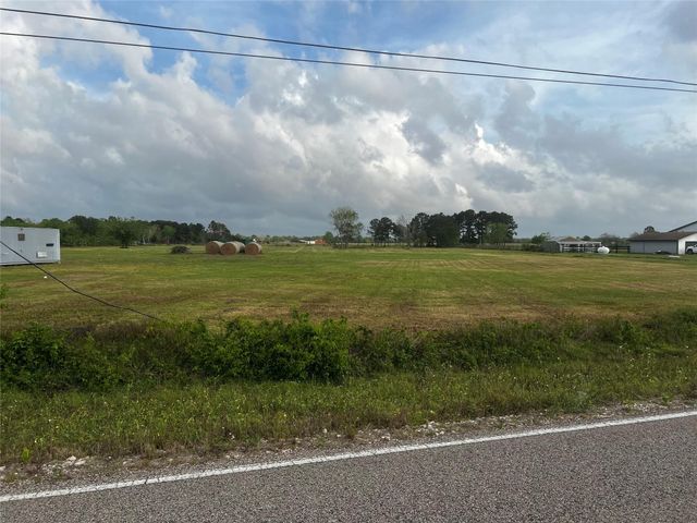 9715 County Road 171, Liverpool, TX 77577