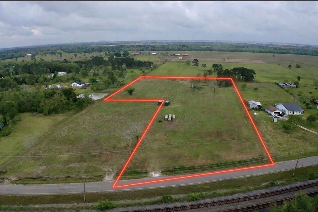 9715 County Road 171, Liverpool, TX 77577