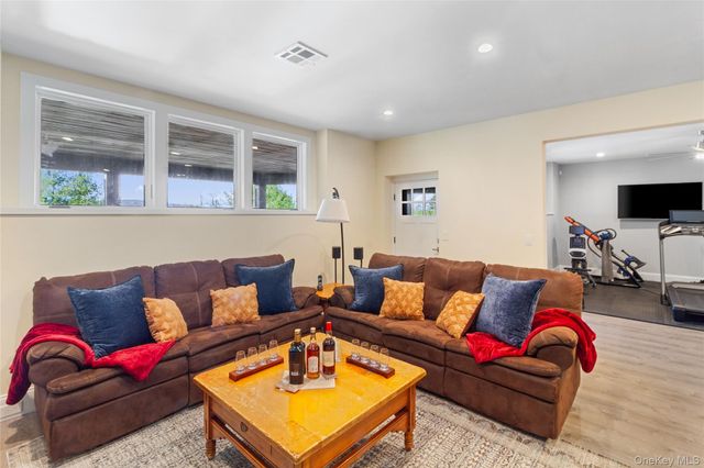 24 Country Club Lane, Briarcliff Manor, NY 10510