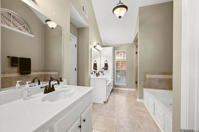 17631 Creek Hollow Rd, Saint George, LA 70817