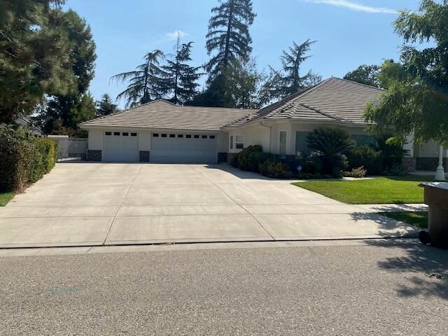 1110 Grove Drive, Tulare, CA 93274