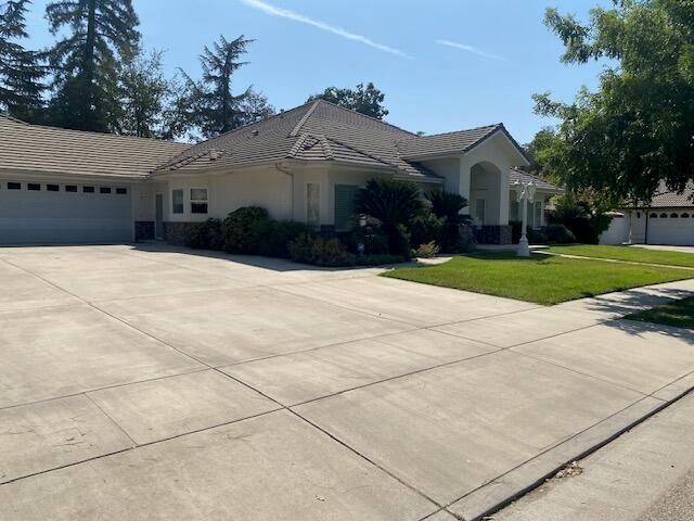 1110 Grove Drive, Tulare, CA 93274