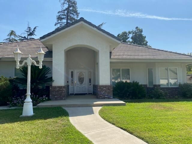 1110 Grove Drive, Tulare, CA 93274