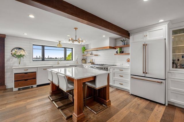 27 Dorchester St, Quincy, MA 02171