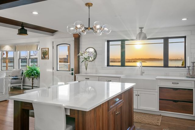 27 Dorchester St, Quincy, MA 02171