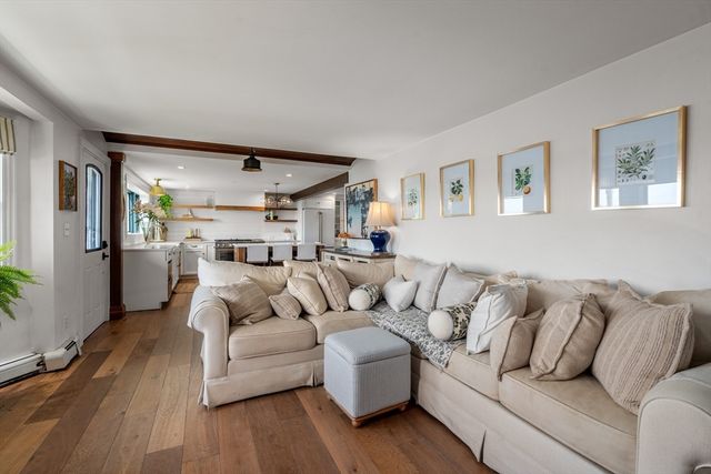 27 Dorchester St, Quincy, MA 02171