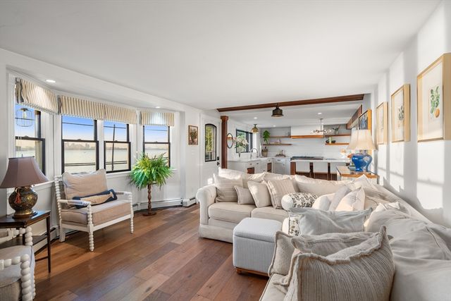 27 Dorchester St, Quincy, MA 02171