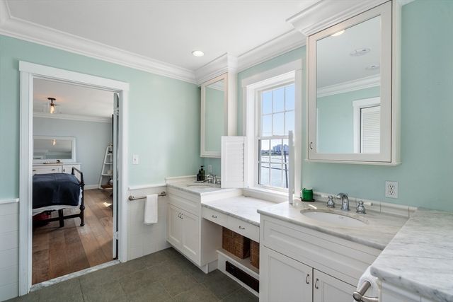 27 Dorchester St, Quincy, MA 02171