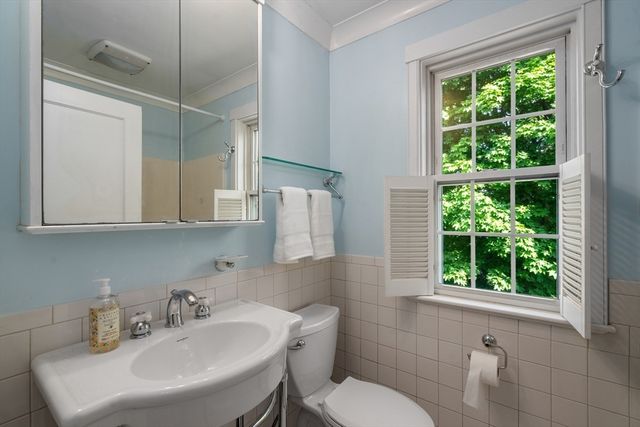 27 Dorchester St, Quincy, MA 02171