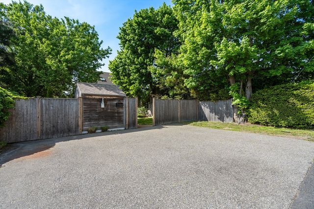 27 Dorchester St, Quincy, MA 02171